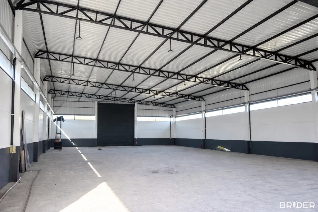 Interior galpão pré-moldado industrial em Pelotas - Bruder Pré-moldados barracão pré-moldado para armazenagem industrial região Sul do RS