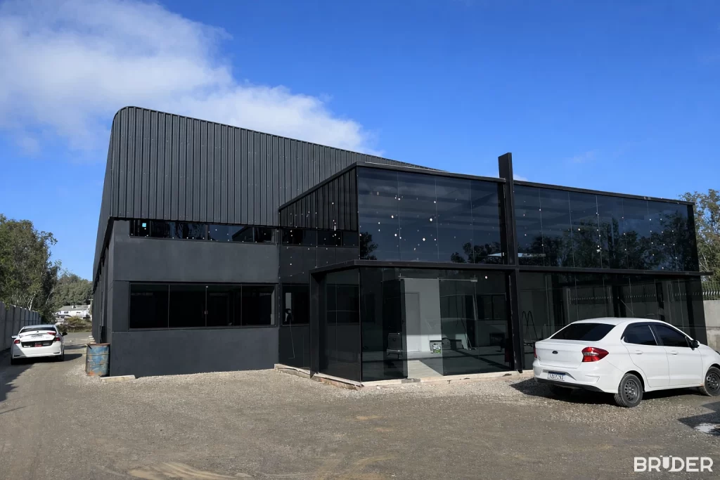 Pavilhão pré-moldado industrial em Pelotas - Bruder Pré-moldados galpão de produção pré-moldado com estrutura de concreto armado